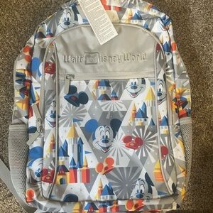 Nwt walt disney park exclusive castle bag with usb port